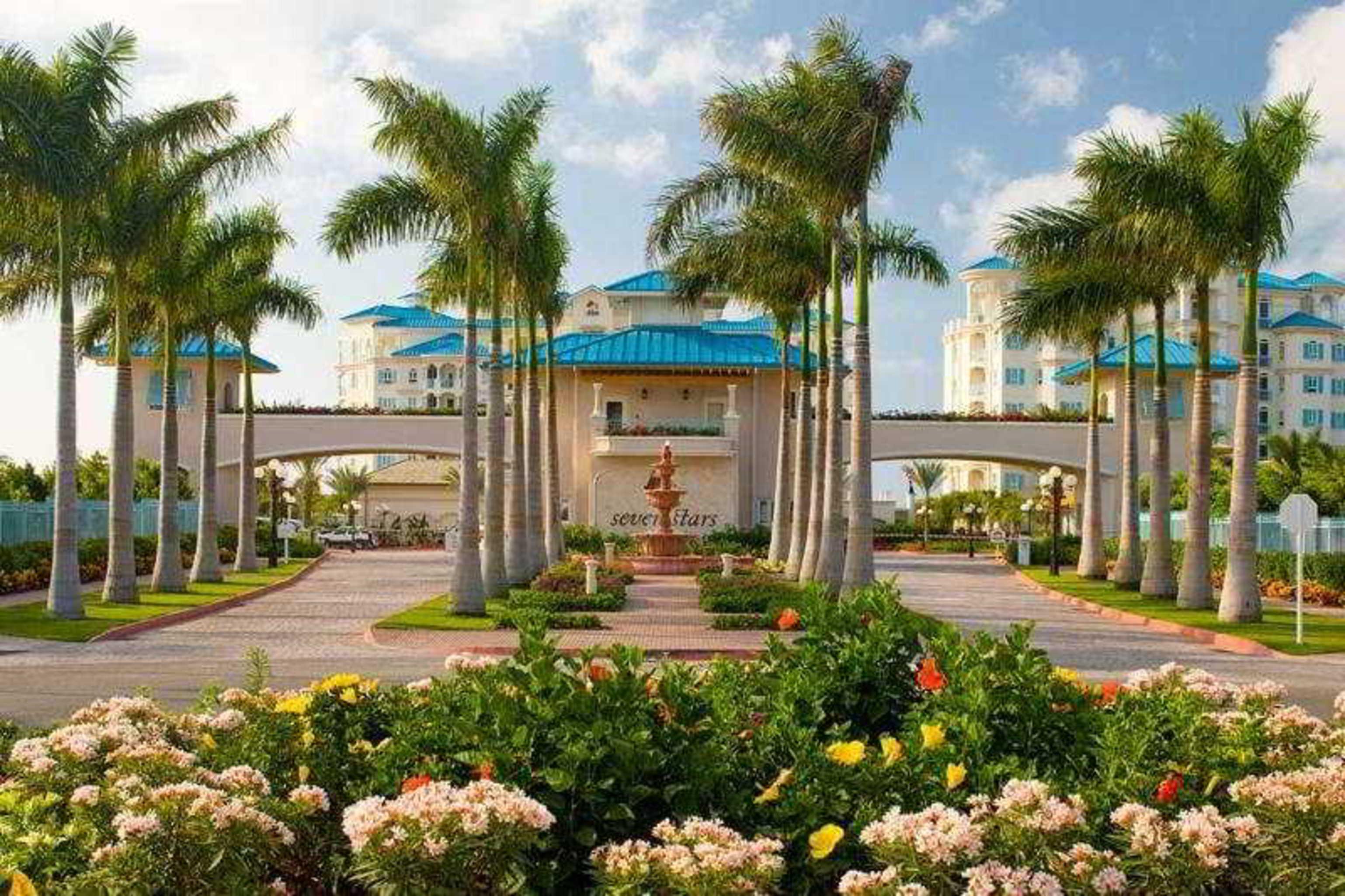 Seven Stars Resort & Spa Грейс Бей Екстериор снимка
