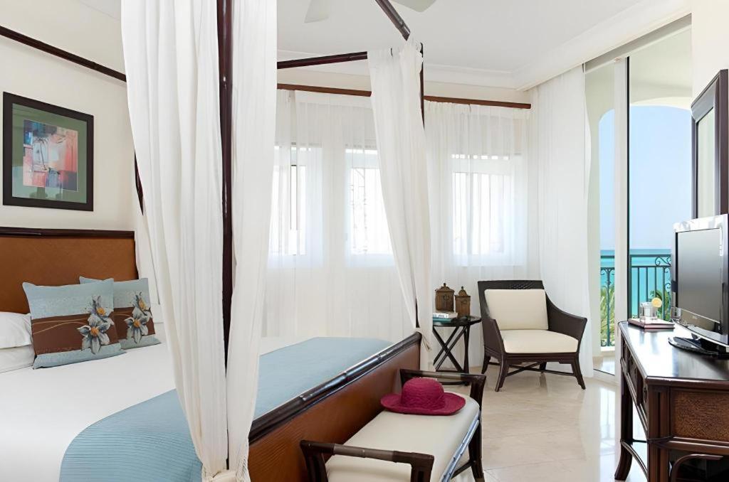 Seven Stars Resort & Spa Грейс Бей Екстериор снимка