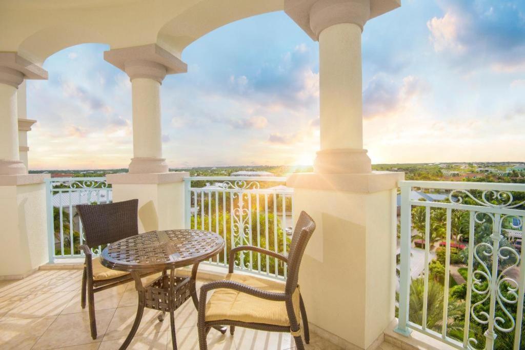 Seven Stars Resort & Spa Грейс Бей Екстериор снимка