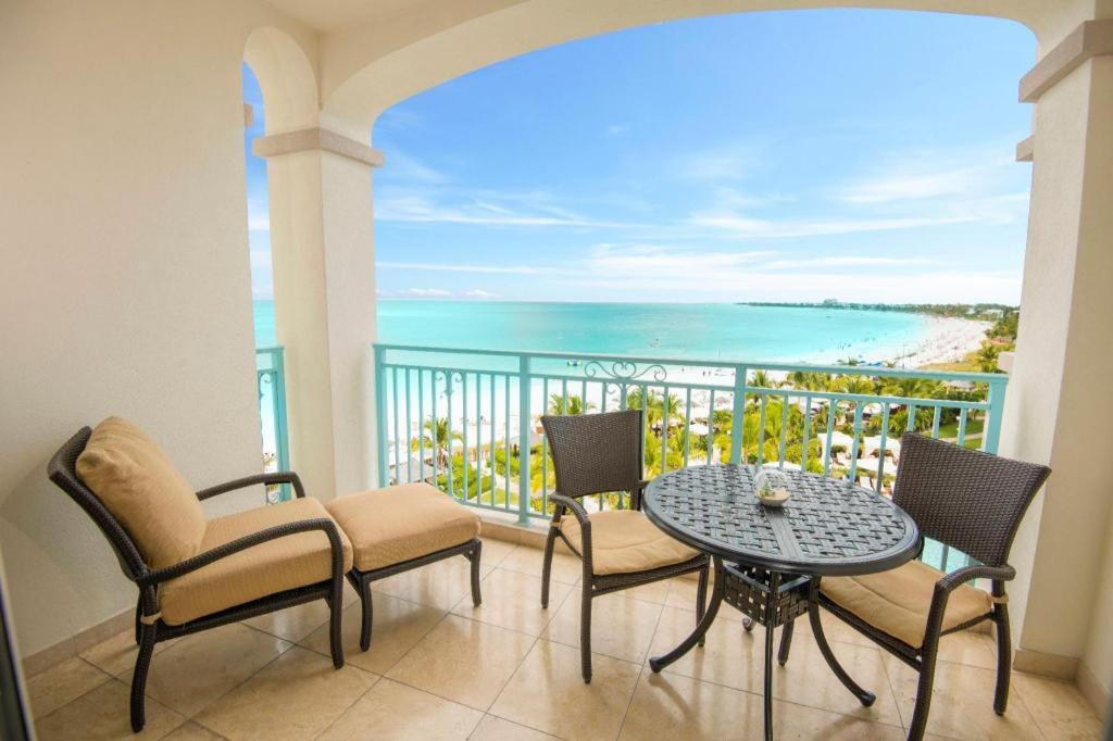 Seven Stars Resort & Spa Грейс Бей Екстериор снимка
