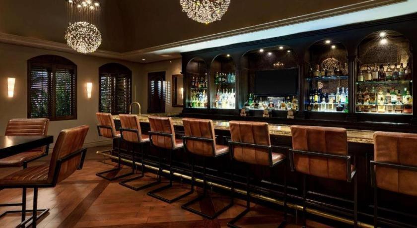 Seven Stars Resort & Spa Грейс Бей Екстериор снимка