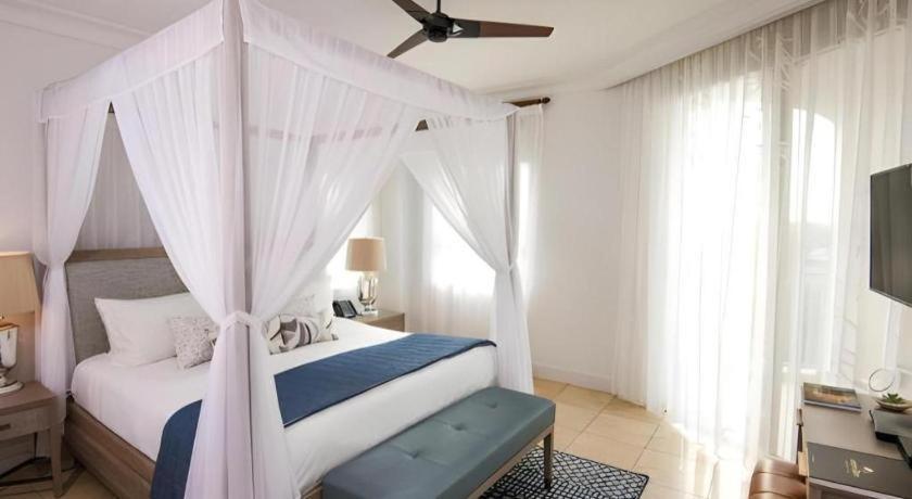 Seven Stars Resort & Spa Грейс Бей Екстериор снимка
