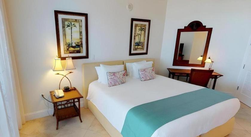 Seven Stars Resort & Spa Грейс Бей Екстериор снимка