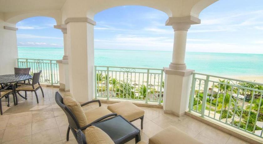 Seven Stars Resort & Spa Грейс Бей Екстериор снимка