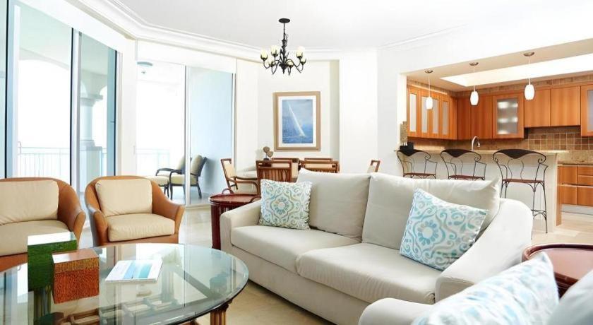 Seven Stars Resort & Spa Грейс Бей Екстериор снимка