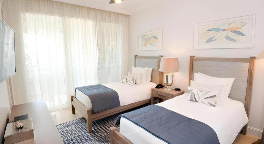 Seven Stars Resort & Spa Грейс Бей Екстериор снимка