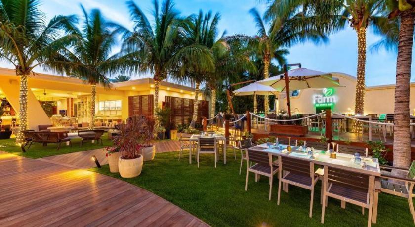 Seven Stars Resort & Spa Грейс Бей Екстериор снимка