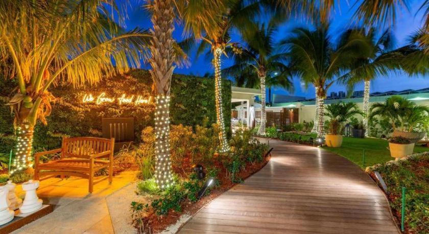 Seven Stars Resort & Spa Грейс Бей Екстериор снимка