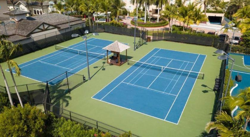 Seven Stars Resort & Spa Грейс Бей Екстериор снимка