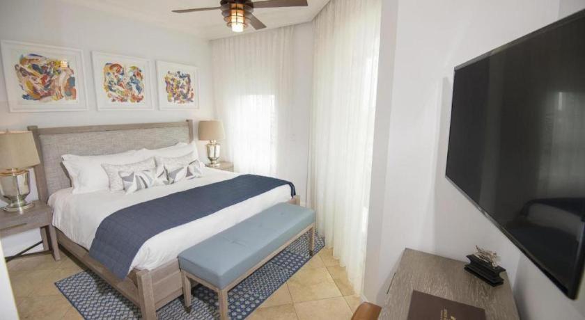 Seven Stars Resort & Spa Грейс Бей Екстериор снимка